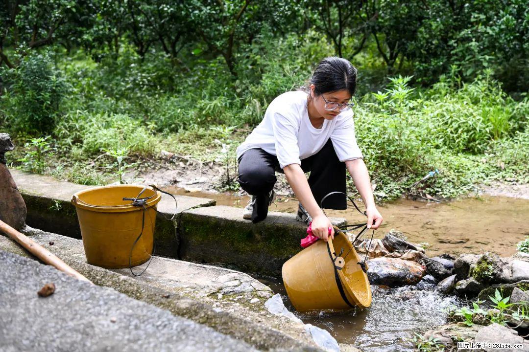 全网追的“扁担女孩”，找了一份暑假工，时薪12元 - 赤峰生活资讯 - 赤峰28生活网 chifeng.28life.com