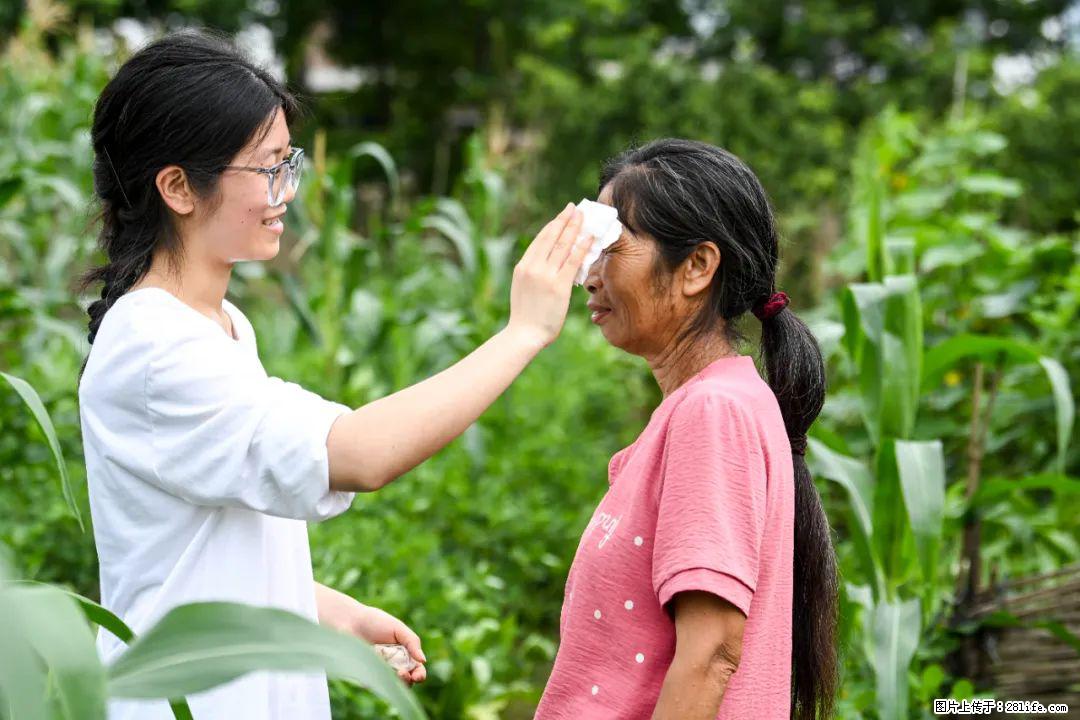 全网追的“扁担女孩”，找了一份暑假工，时薪12元 - 赤峰生活资讯 - 赤峰28生活网 chifeng.28life.com